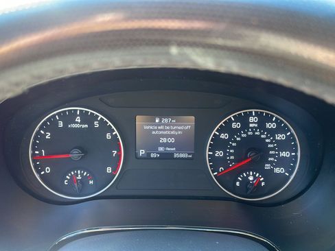Used 2022 Kia Seltos S FWD image 17