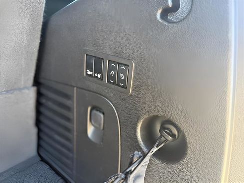 Used 2016 Cadillac Escalade Platinum image 41