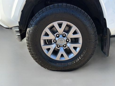 Used 2017 Toyota Tacoma SR5 w/ Tow Package image 39