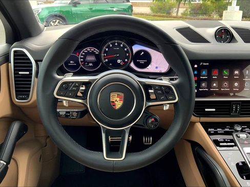 Used 2023 Porsche Cayenne S image 5