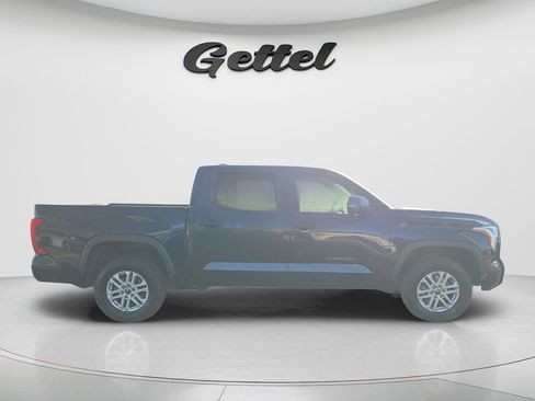 Used 2022 Toyota Tundra SR5 w/ SR5 Convenience Package image 11