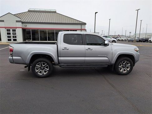 Used 2017 Toyota Tacoma Limited image 7