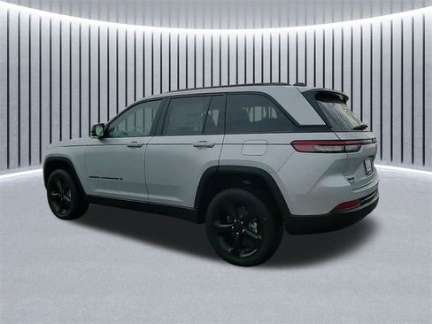 New 2025 Jeep Grand Cherokee Altitude image 14