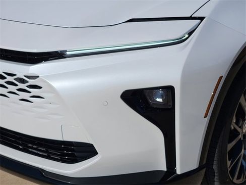 New 2025 Toyota Crown Signia Limited image 6