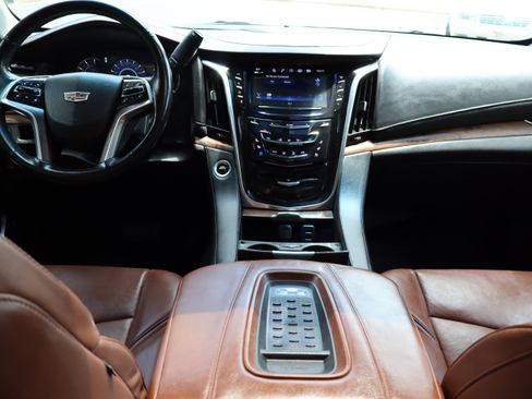 Used 2017 Cadillac Escalade Premium Luxury RWD image 24