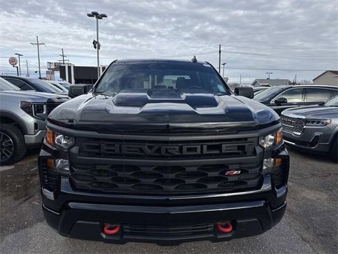 Used 2022 Chevrolet Silverado 1500 Custom Trail Boss w/ LPO, Dark Essentials Package image 2