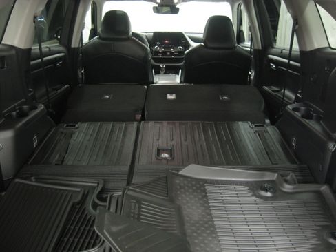 Certified 2023 Toyota Highlander XLE image 23