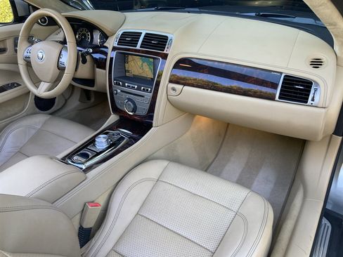 Used 2011 Jaguar XK Convertible image 19