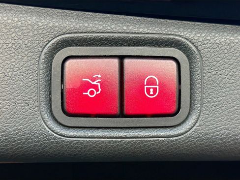 Used 2018 Mercedes-Benz E 300 image 13