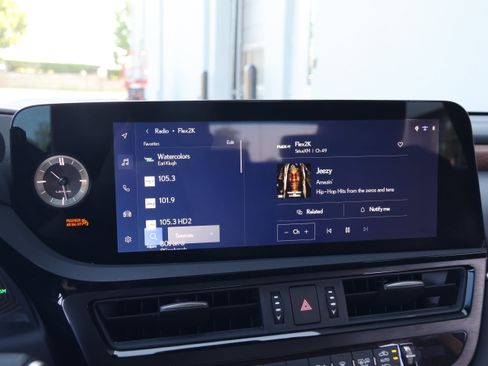 Used 2025 Lexus ES 300h w/ Premium Package FWD image 21