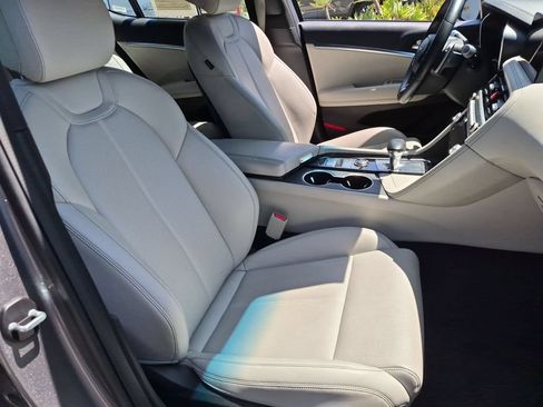 Used 2025 Genesis G70 2.5T RWD image 31
