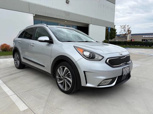 Used 2017 Kia Niro Touring w/ Advanced Technology Package image 3