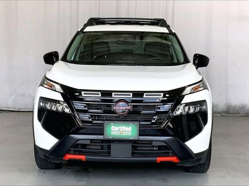 Used 2025 Nissan Rogue SV AWD/4WD image 2