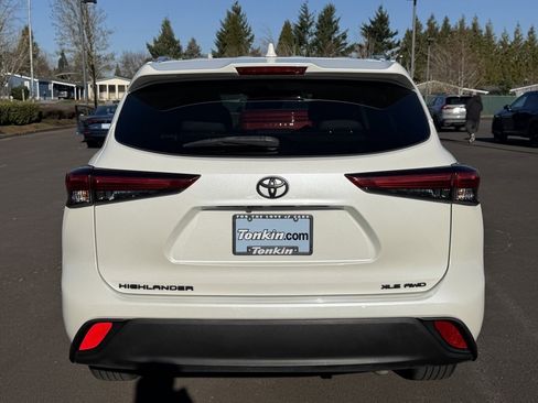 Used 2021 Toyota Highlander XLE image 7