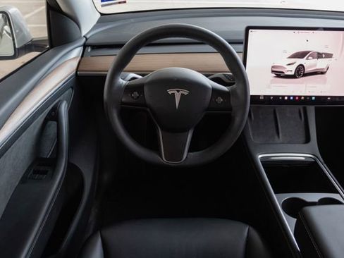 Used 2023 Tesla Model Y Long Range image 23