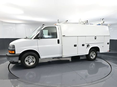 Used 2017 Chevrolet Express 3500 image 11