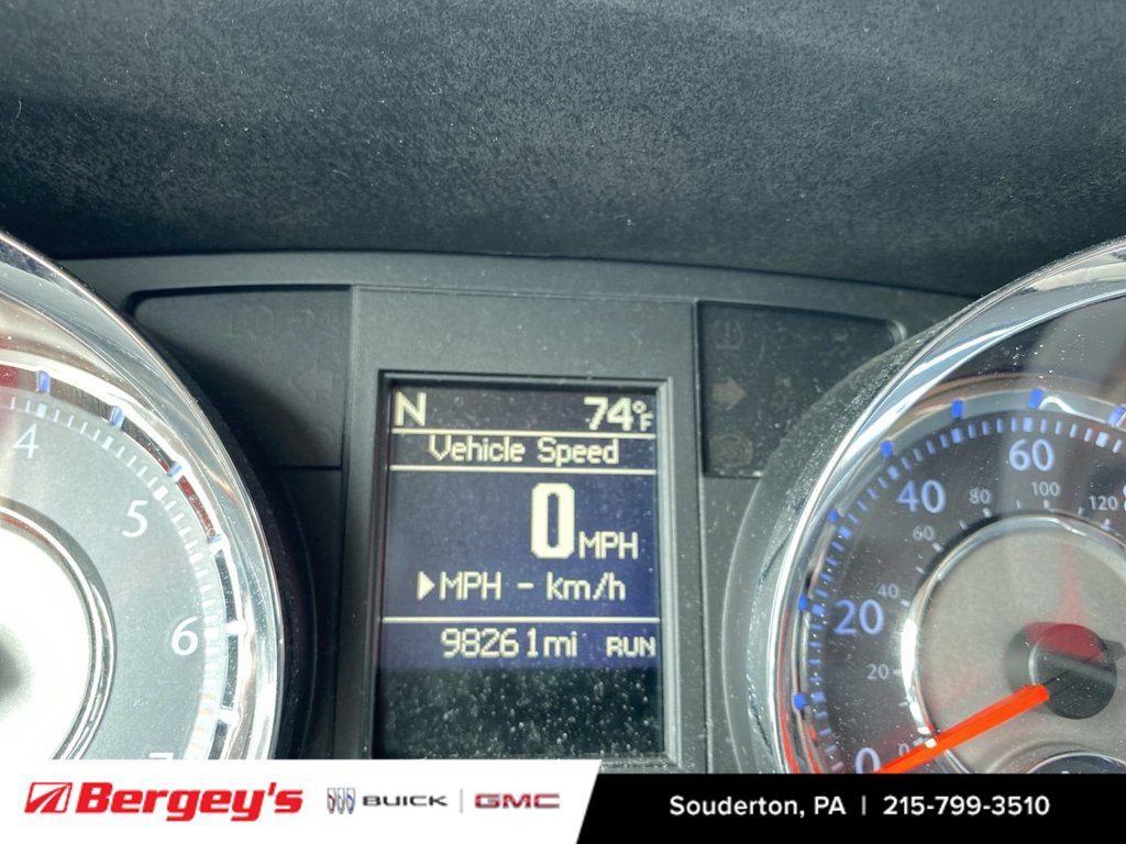Used 2016 Chrysler Town & Country Touring FWD image 9