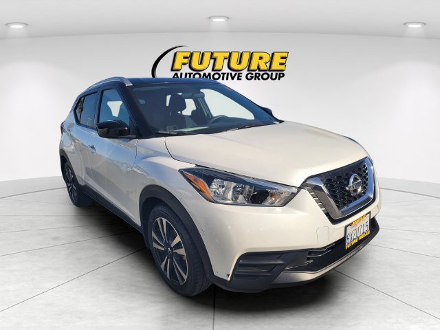 Used 2018 Nissan Kicks SV FWD image 1