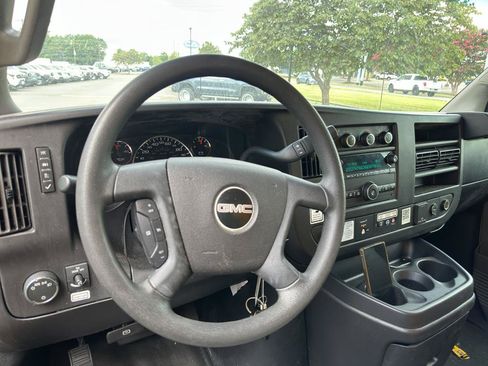 Used 2017 GMC Savana 3500 Extended RWD image 19