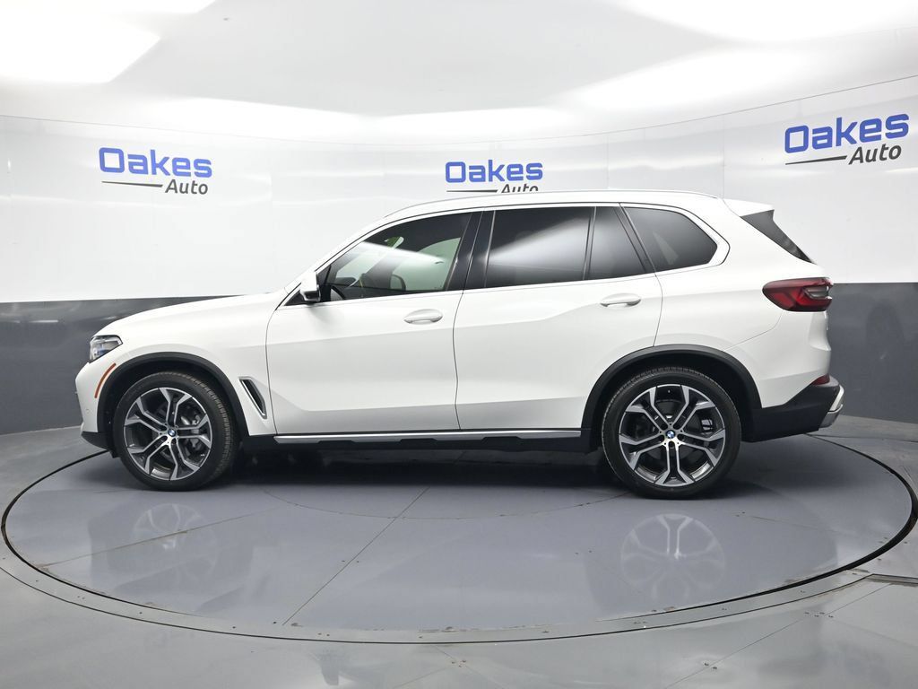 Used 2022 BMW X5 xDrive40i w/ Executive Package AWD/4WD image 4