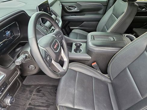 Used 2024 GMC Yukon SLT w/ SLT Luxury Package image 14