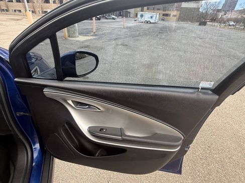 Used 2013 Chevrolet Volt FWD image 23