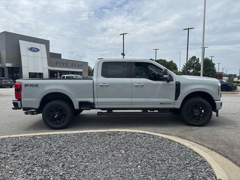 New 2026 Ford F250 Lariat w/ Black Appearance Package AWD/4WD image 12