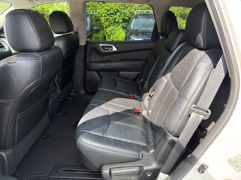 Used 2017 Nissan Pathfinder SL w/ SL Tech Package AWD/4WD image 4