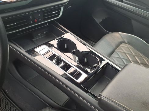 Used 2024 Volkswagen Atlas SEL Premium R-Line AWD/4WD image 16
