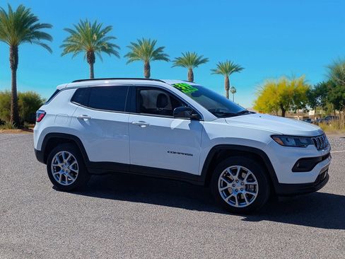 Used 2024 Jeep Compass Latitude image 7
