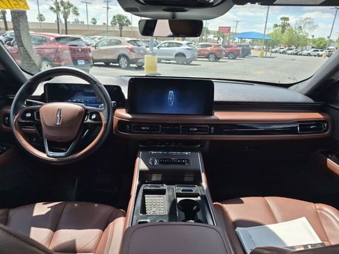 Used 2025 Lincoln Aviator Reserve w/ Illumination Package image 12