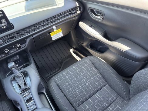 Used 2027 Honda HR-V LX image 12