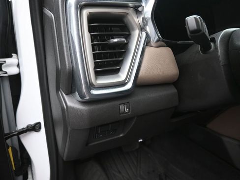 Used 2024 GMC Canyon Denali image 21