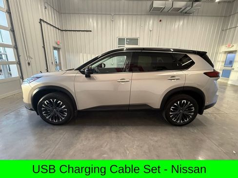 Used 2025 Nissan Rogue SL w/ Tech Package image 10