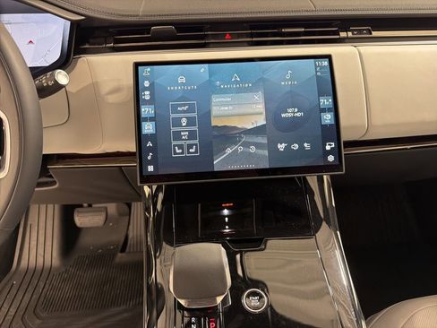 Used 2025 Land Rover Range Rover Sport SE image 16