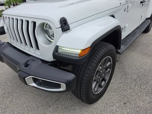 Used 2020 Jeep Gladiator Overland w/ LED Lighting Group AWD/4WD image 15