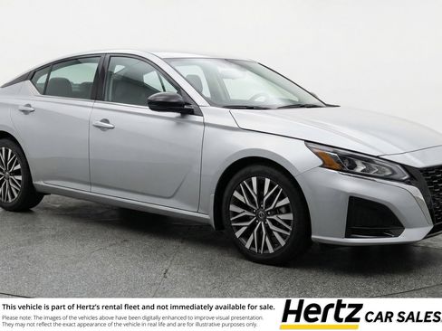 Used 2025 Nissan Altima 2.5 SV image 1