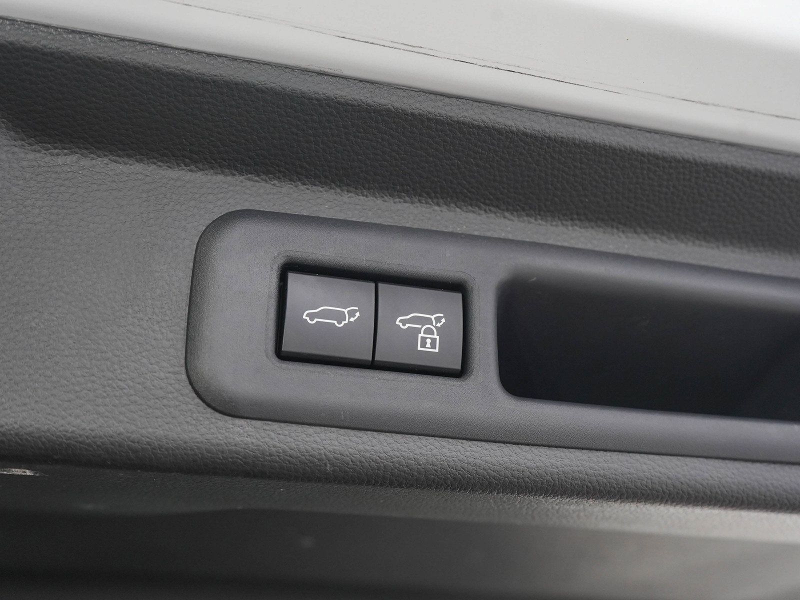 Used 2025 Toyota Sequoia Platinum AWD/4WD image 11