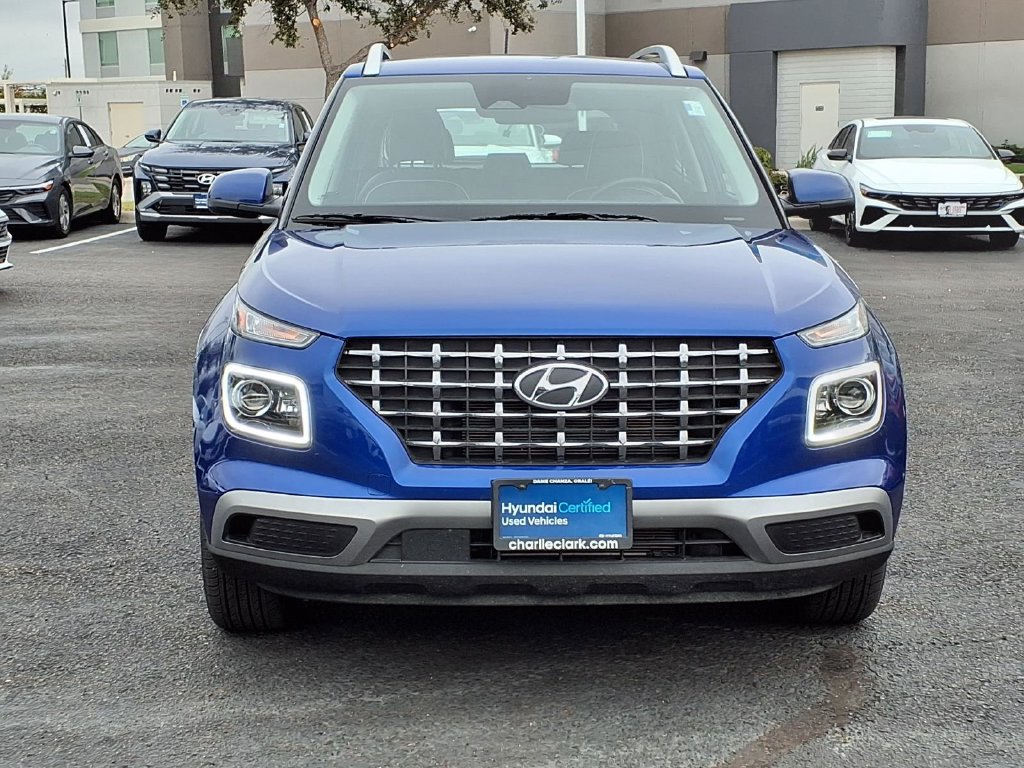 Used 2025 Hyundai Venue Limited FWD image 8