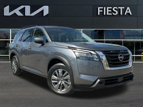 Used 2024 Nissan Pathfinder SV image 1