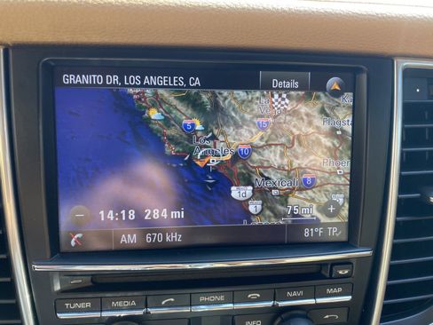 Used 2014 Porsche Panamera 4 image 24