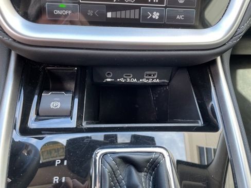 Used 2025 Subaru Outback Premium image 15