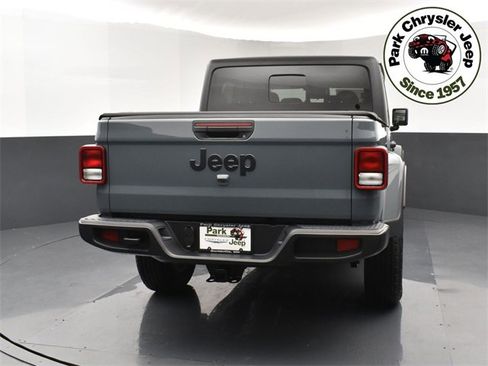 New 2025 Jeep Gladiator Sport image 5
