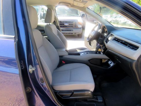 Used 2017 Honda HR-V LX image 39