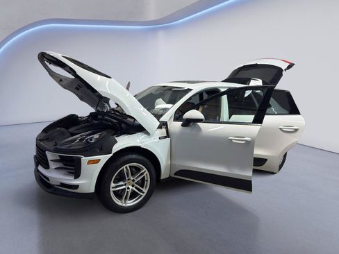 Used 2021 Porsche Macan AWD/4WD image 13