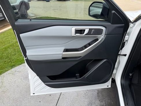 Certified 2023 Ford Explorer XLT w/ Equipment Group 202A RWD image 9