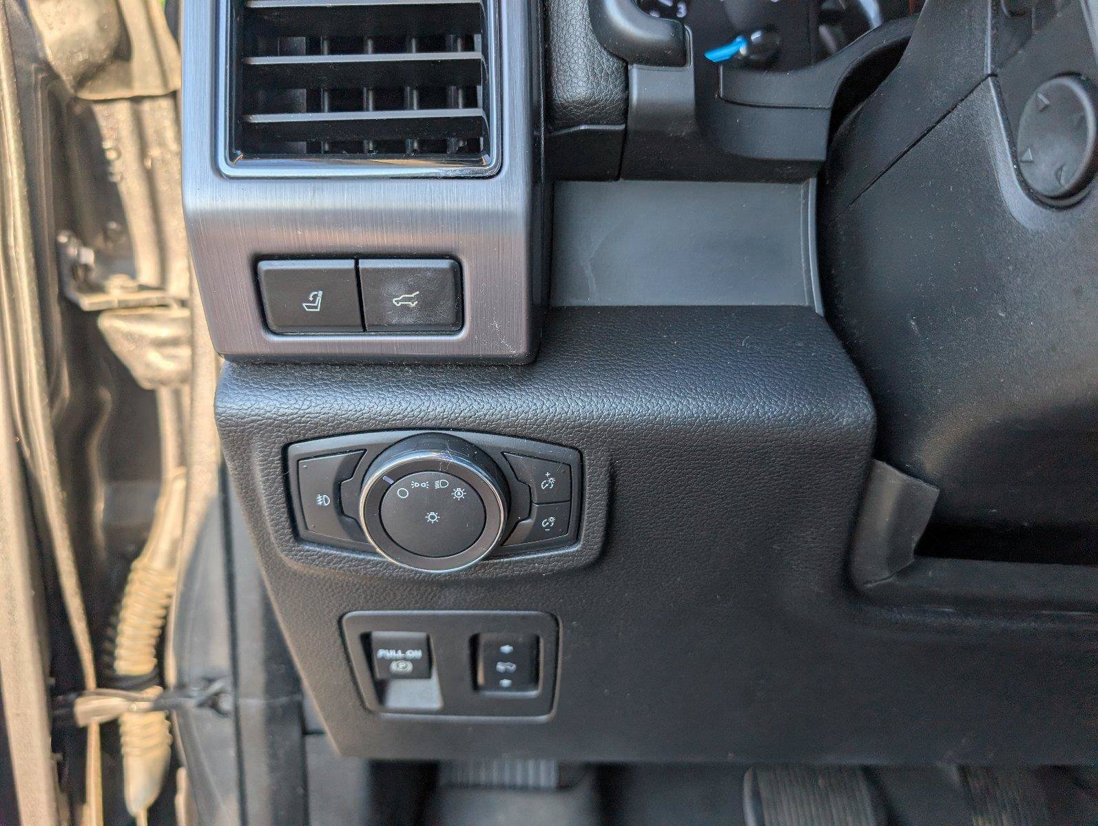 Used 2018 Ford Expedition Platinum RWD image 28