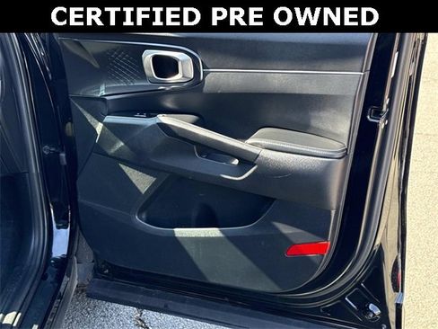 Used 2022 Kia Sorento LX image 8