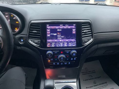 Used 2019 Jeep Grand Cherokee Altitude AWD/4WD image 12