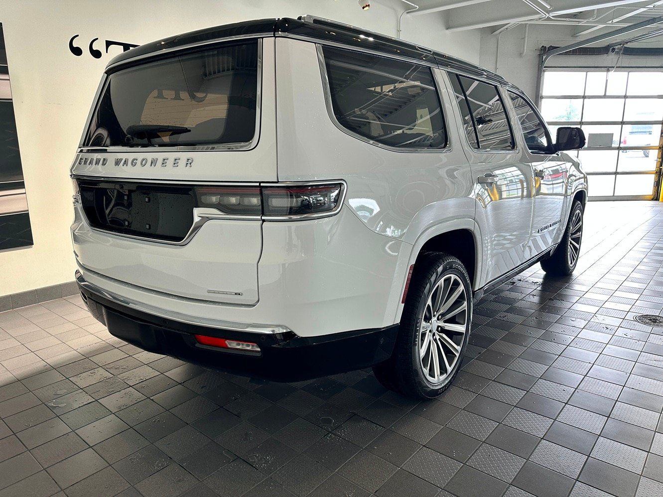 Used 2023 Jeep Grand Wagoneer Series II w/ Premium Group II AWD/4WD image 4